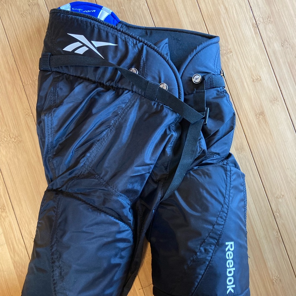 Reebok youth large hockey pants.